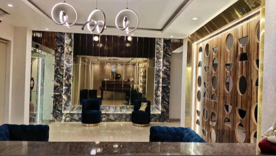 Hotel Pearl Wood Zirakpur ภายนอก รูปภาพ